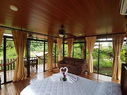 Hotel Heliconias Nature Inn & Hot Springs