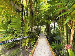 Hotel Heliconias Nature Inn & Hot Springs