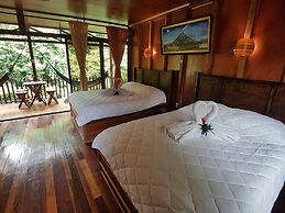 Hotel Heliconias Nature Inn & Hot Springs