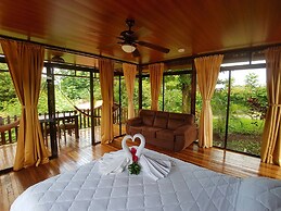 Hotel Heliconias Nature Inn & Hot Springs