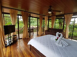 Hotel Heliconias Nature Inn & Hot Springs