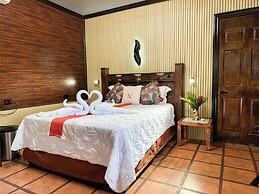 Hotel Heliconias Nature Inn & Hot Springs