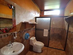 Hotel Heliconias Nature Inn & Hot Springs