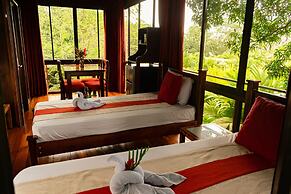 Hotel Heliconias Nature Inn & Hot Springs