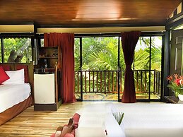 Hotel Heliconias Nature Inn & Hot Springs