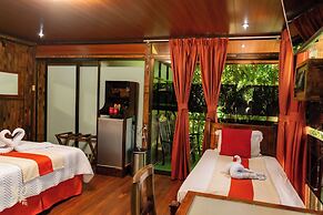 Hotel Heliconias Nature Inn & Hot Springs