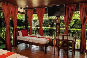 Hotel Heliconias Nature Inn & Hot Springs