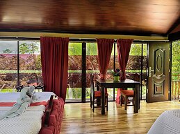 Hotel Heliconias Nature Inn & Hot Springs