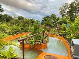 Hotel Heliconias Nature Inn & Hot Springs