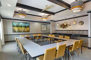 Best Western Plus Emerald Inn & Suites