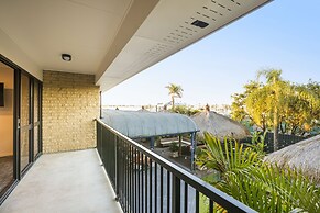 Nightcap at Kawana Waters Hotel