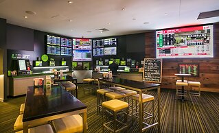 Nightcap at Kawana Waters Hotel