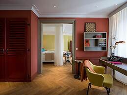 LA Maison Hotel