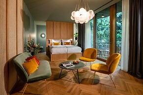 LA Maison Hotel