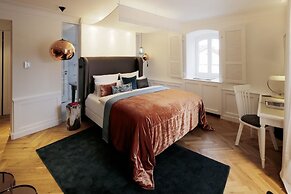 LA Maison Hotel
