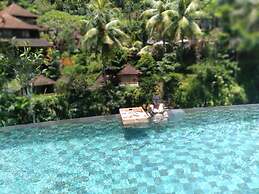 Labak River Hotel by EPS