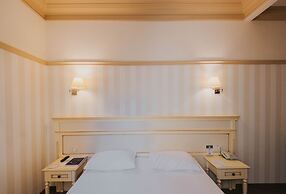 Premier Geneva Hotel