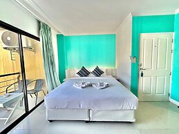 The Blue Pearl Kata Hotel