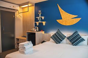 The Blue Pearl Kata Hotel