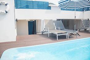 The Blue Pearl Kata Hotel