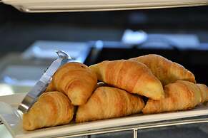 Road Lodge Carnival City