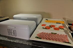 Road Lodge Carnival City