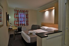 Road Lodge Carnival City