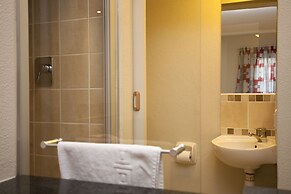 Road Lodge Carnival City