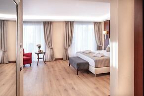Grand Aras Hotel & Suites