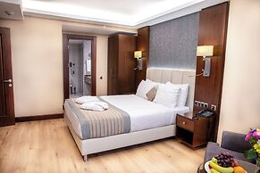 Grand Aras Hotel & Suites