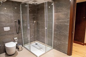 Grand Aras Hotel & Suites