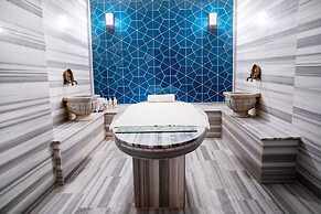 Grand Aras Hotel & Suites