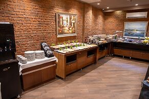 Grand Aras Hotel & Suites