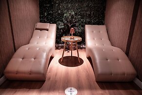 Grand Aras Hotel & Suites