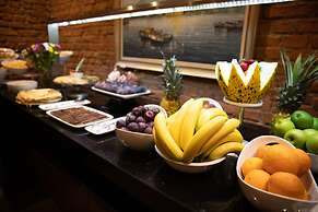 Grand Aras Hotel & Suites