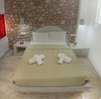 Loukas & Emma Eco Houses