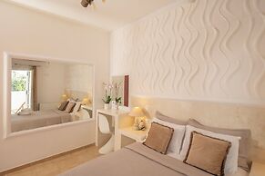 Loukas & Emma Eco Houses