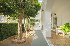 Loukas & Emma Eco Houses