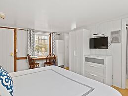 The Seagrove Suites & Guest Rooms