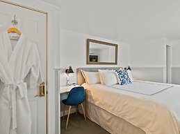 The Seagrove Suites & Guest Rooms