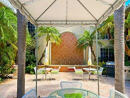 La Casa A North Beach Village Resort Hotel