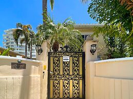 La Casa A North Beach Village Resort Hotel