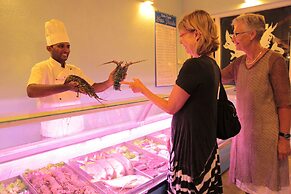 Wunderbar Beach Hotel