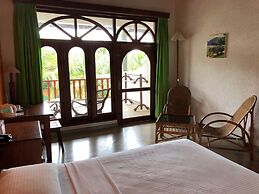 Wunderbar Beach Hotel