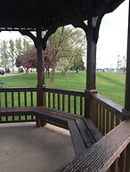 Crest Country Inn