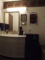 Crest Country Inn