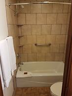 Crest Country Inn