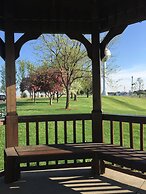 Crest Country Inn