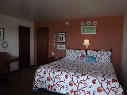 Crest Country Inn