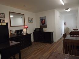 Crest Country Inn